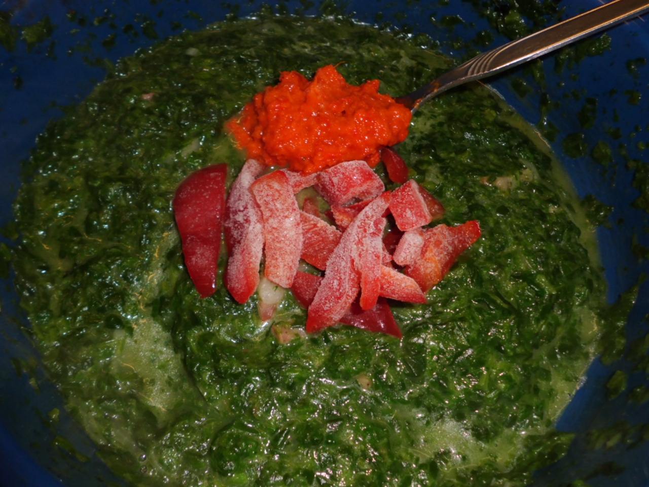 Spinat Rezept mit Paprika und Ajvar kochen, lecker abgeschmeckt